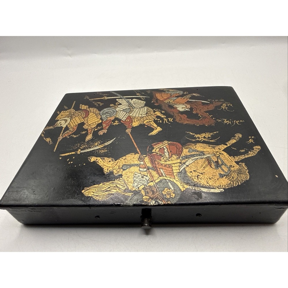 Vintage Paper Mache Asian Handpainted Lacquered Storage Trinket Box Battle Scene